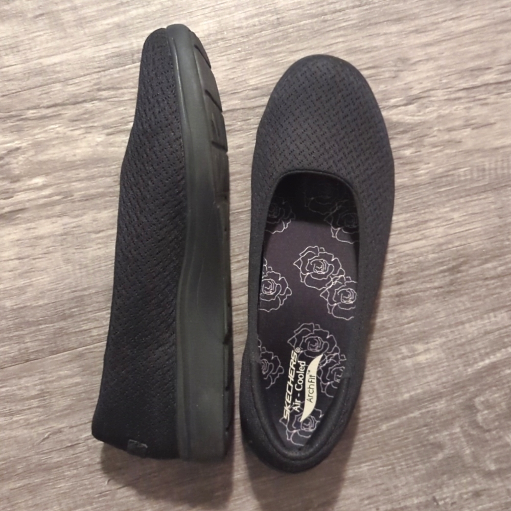 Skechers On the Go black ballet flats